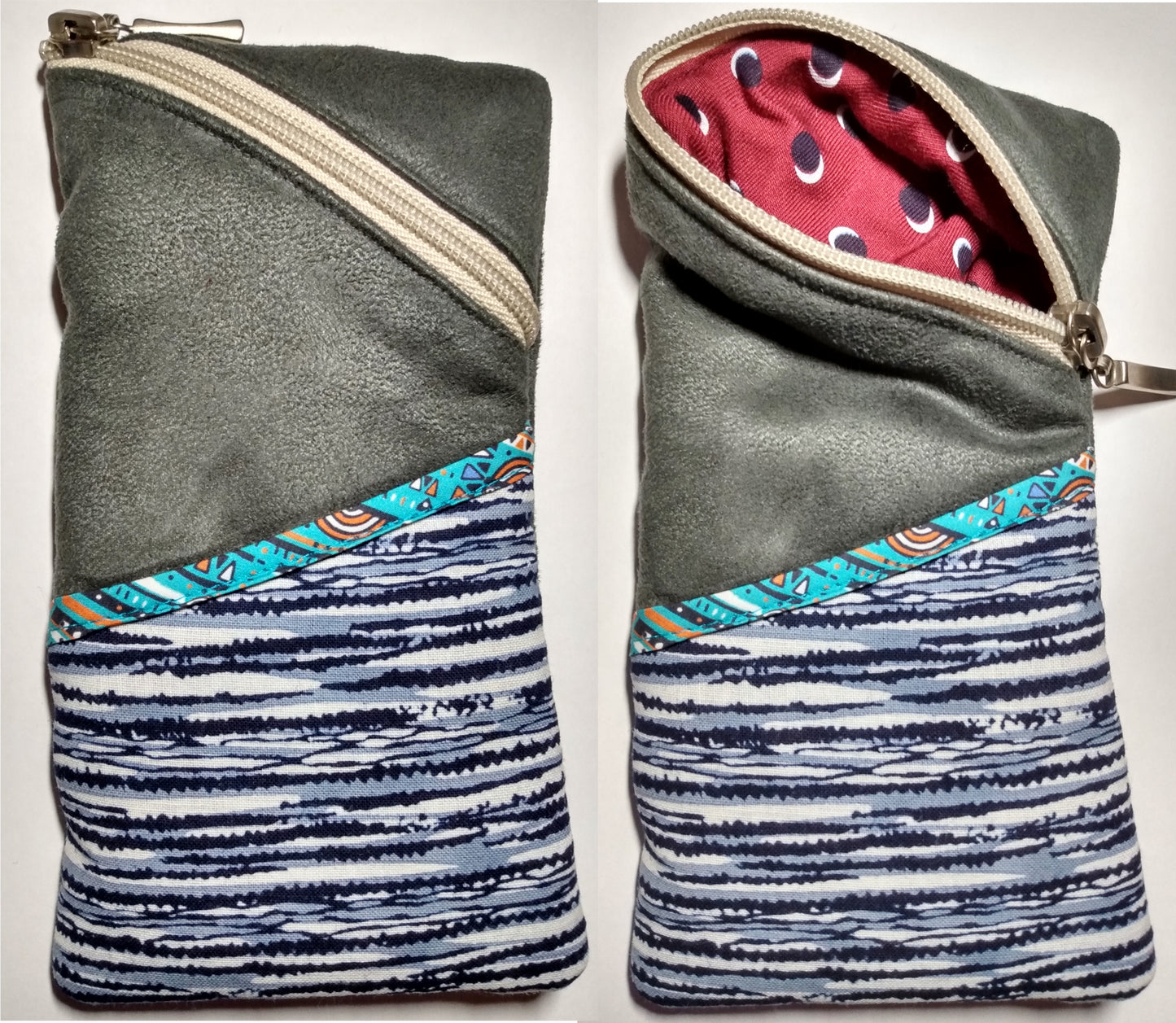 Étui à lunettes suédine grise. Se ferme avec un zip beige. A l'extérieur, une poche à rayures bleues et blanches ouverte, surmontée d'un biais bleu ciel à motif est visible à l'avant, sur la moitié basse de l'étui. L'intérieur est bordeaux à pois blancs et noirs.