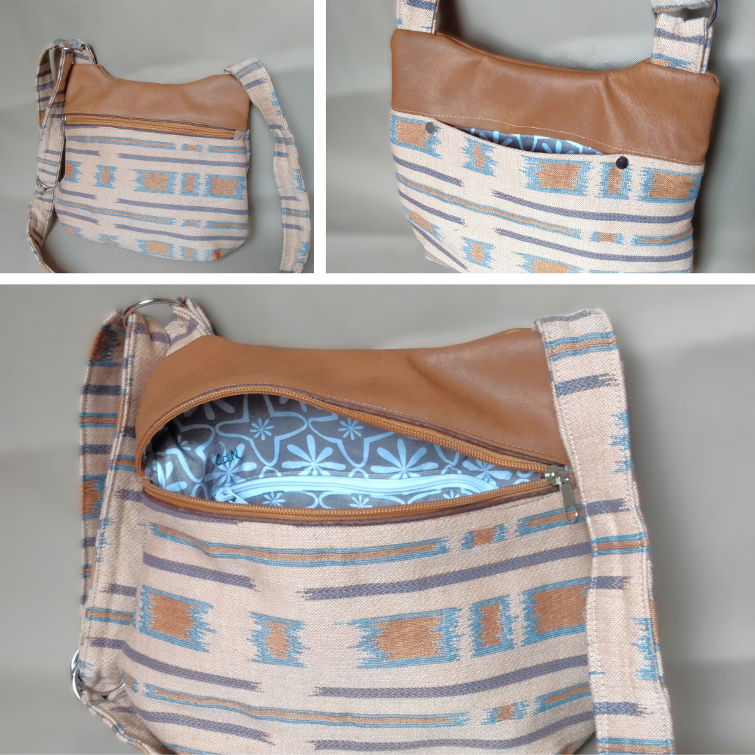 Différentes vues du sac : avant, arrière et intérieur.
extérieur : bandoulière réglable et bas du sac en tissu type jacquard beige avec des touches bleutées et marrons. Haut du sac en simili cuir marron. Fermeture via un zip passepoilé.
Poche ouverte à l'arrière du sac.
intérieur : doublure couleur taupe avec des motifs fleurs chaya blanches et une poche zippée.