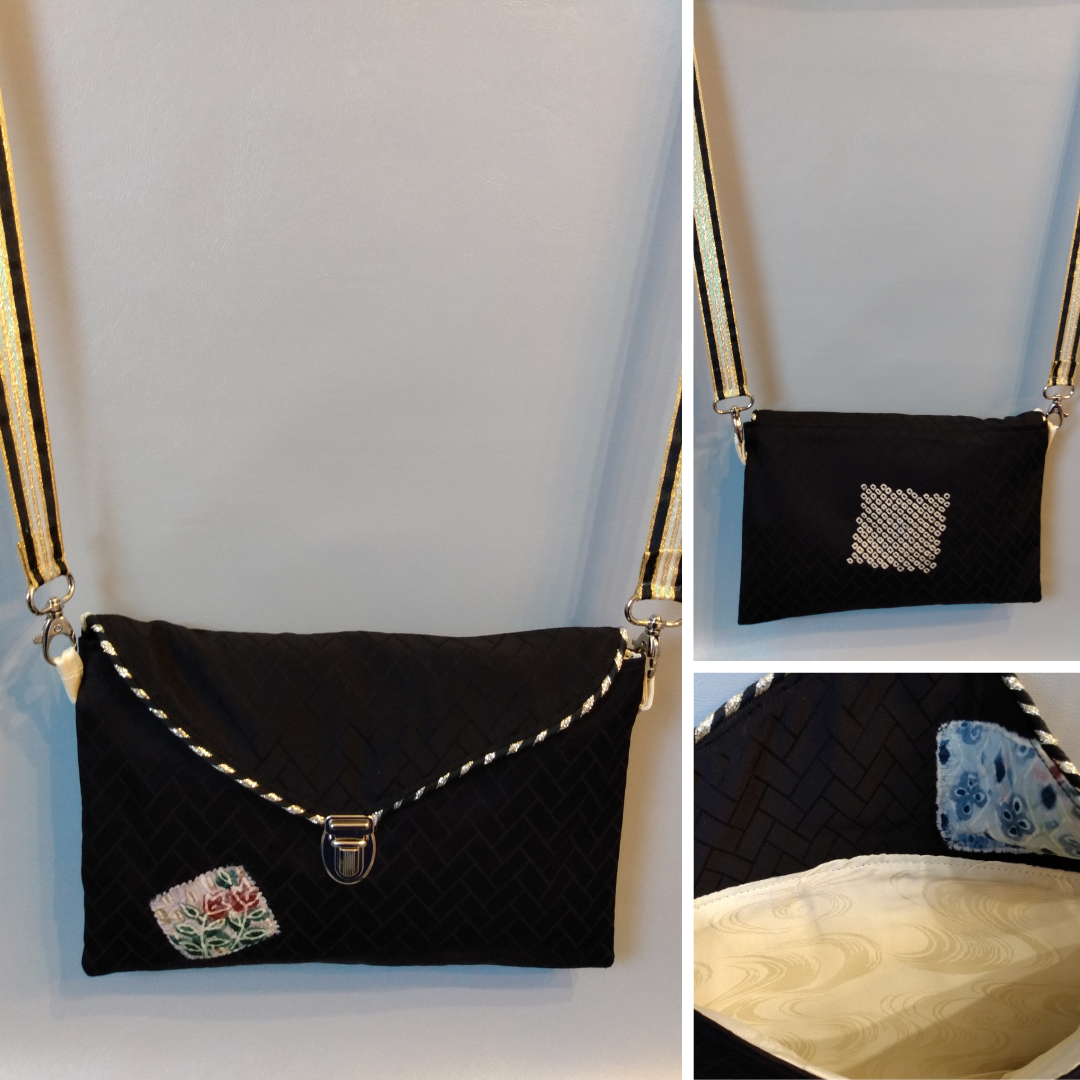 Différentes vue de la pochette Kawa noir motifs géométriques.
Avant : pochette se fermant par un rabat et une attache cartable nickelée. Le rabat est passepoilé (or et noir).
Arrière : tissu extérieur noir à motifs géométriques noir et beige.
Intérieur : tissu fin à dominante beige et motif vagues.