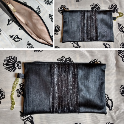 3 vues pochette Soglad noire.
Avant et arrière : simili cuir,  alternance de 3 bandes verticales noire, noire pailletée et noire.
intérieur : coton uni  beige