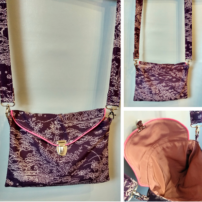 Différentes vue de la pochette Kawa violet à motifs paysage.
Avant : pochette se fermant par un rabat et une attache cartable nickelée. Le rabat est passepoilé (rose).
Arrière : tissu extérieur paysage blanc sur fond violet.
Intérieur : tissu fin à dominante rose corail.