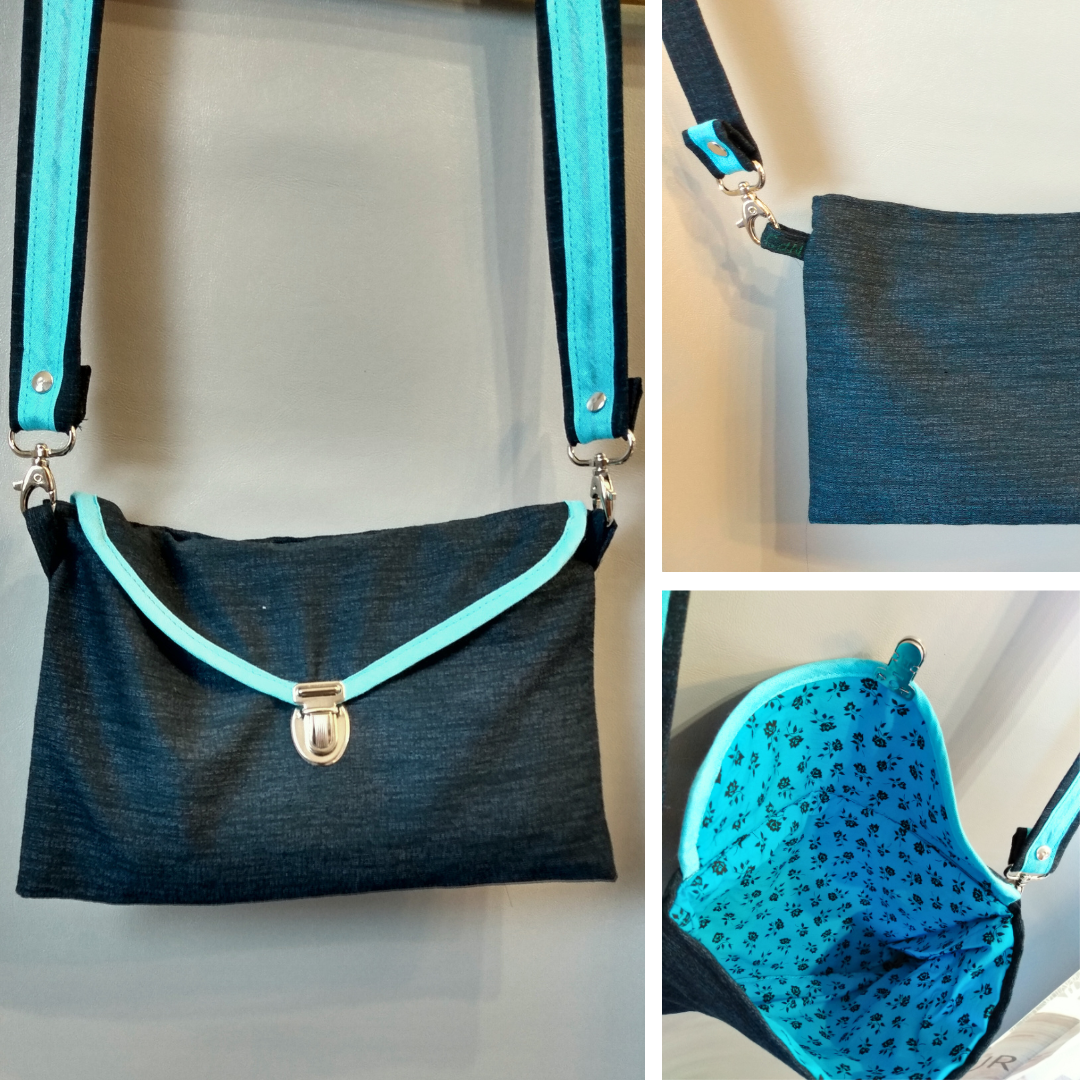 Différentes vue de la pochette Kawa bleu marine.
Avant et arrière : Tissu bleu marine se fermant par un rabat et une attache cartable nickelée. Le rabat est entouré d'un biais bleu clair.
Intérieur : roses noires sur fond bleu ciel.