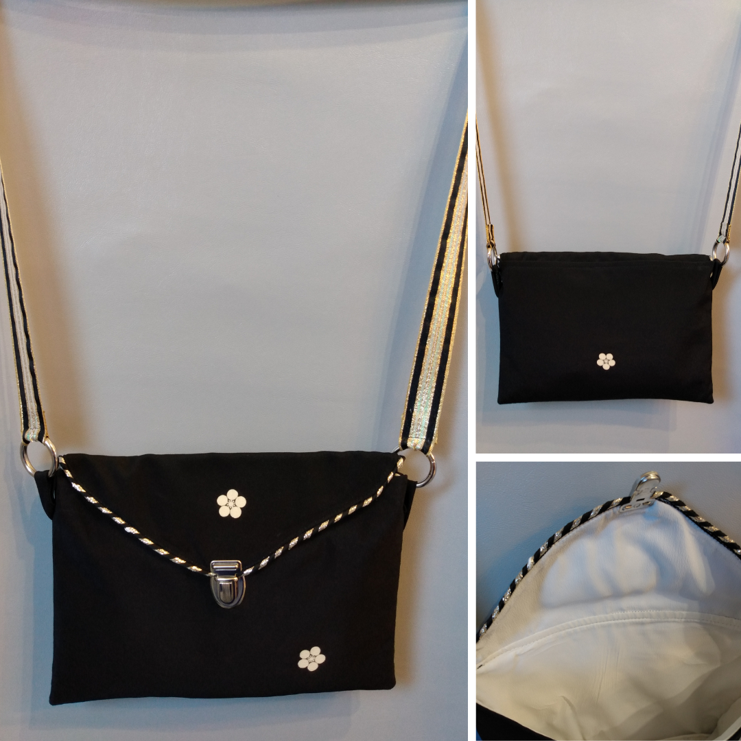 Différentes vue de la pochette Kawa noir et fleur beige.
Avant : pochette se fermant par un rabat noir fleuri et une attache cartable nickelée. Le rabat est passepoilé (or et noir).
Arrière : tissu extérieur noir et une fleur beige
Intérieur : tissu fin à dominante beige.